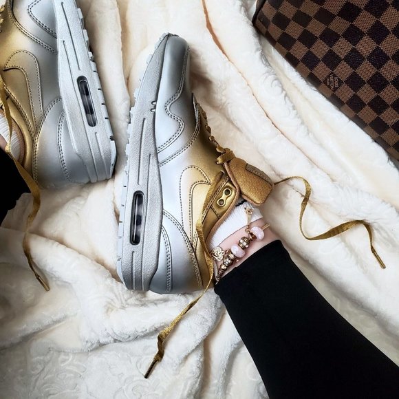 Nike Shoes - Nike Air Max 1 LX